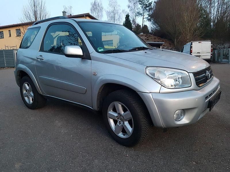 Gebraucht Toyota RAV4 Executive 150 PS (110 kW) 2003 Silber SUV