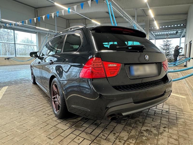 Gebraucht BMW 320 210 PS (154 kW) 2009 Schwarz Kombi