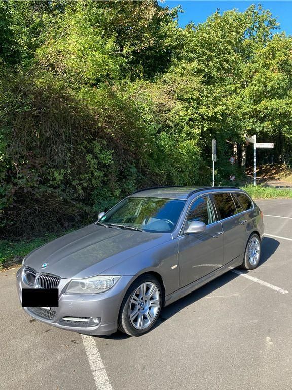 Gebraucht BMW 318 143 PS (105 kW) 2012 Grau Kombi