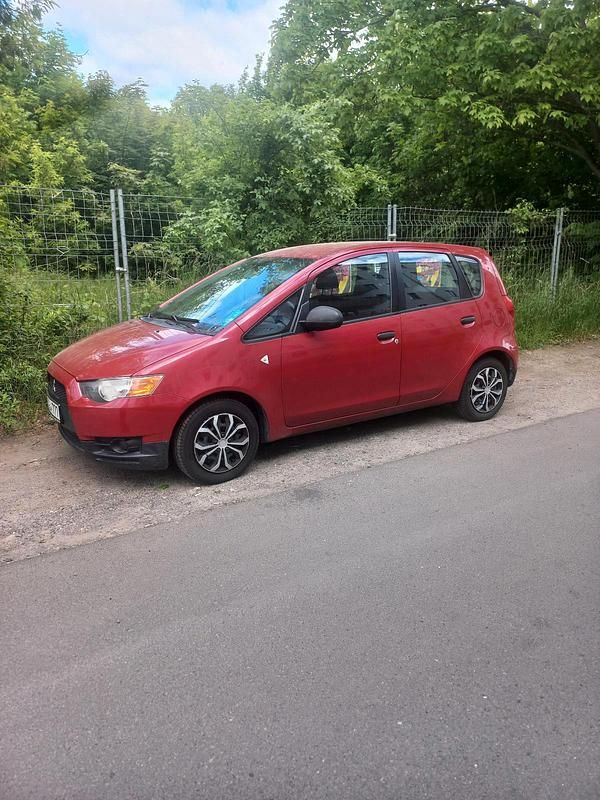 Rot Gebraucht 2009 Mitsubishi Colt Kombi | 1.700 € (Fairer Preis) - Bild 1/4