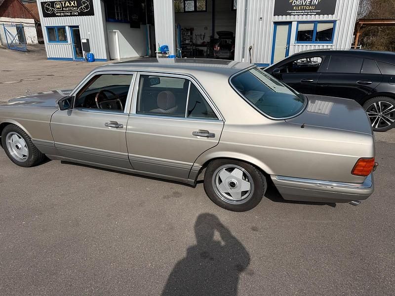 Gebraucht Mercedes 420 210 PS (154 kW) 1986 Silber Limousine