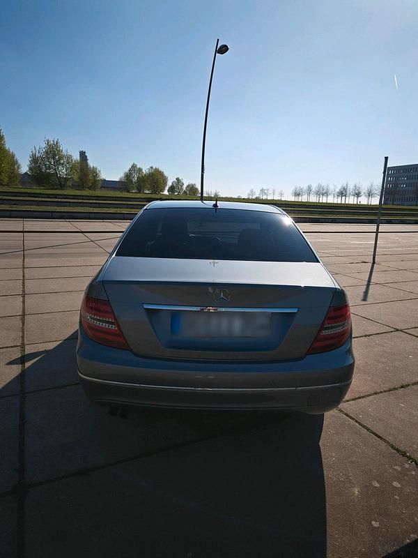 Gebraucht Mercedes C180 Avantgarde 156 PS (114 kW) 2012 Grau Limousine