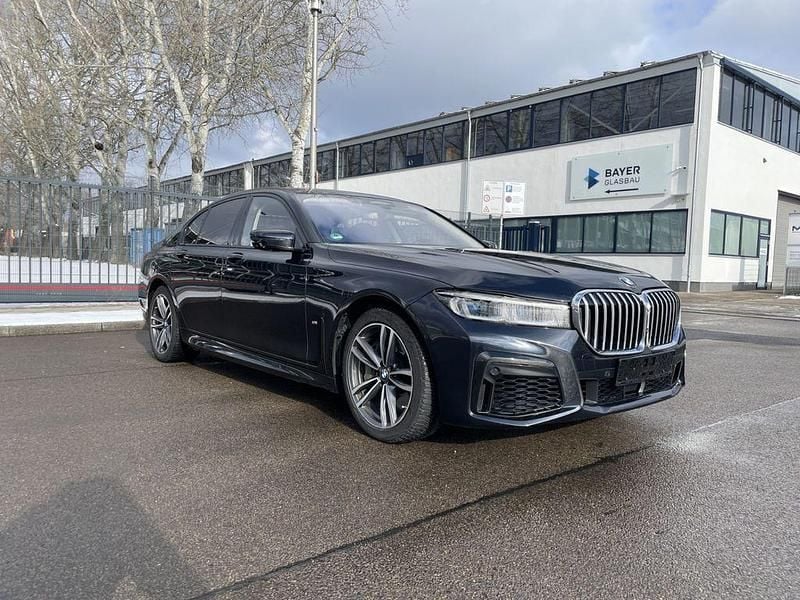 Gebraucht BMW 750 M Sport 530 PS (389 kW) 2021 Schwarz Limousine