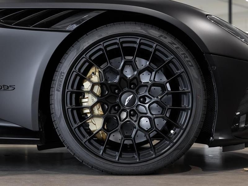 Gebraucht Aston Martin DBS 770 PS (566 kW) 2024 Schwarz satin jet black Cabrio