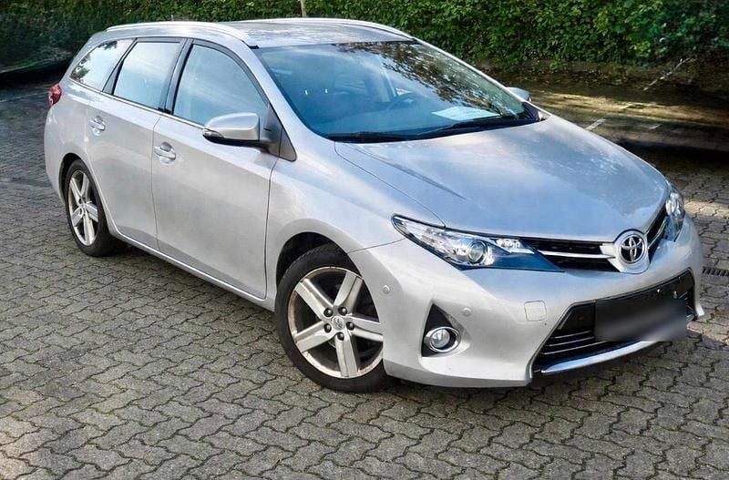 Gebraucht Toyota Auris 124 PS (91 kW) 2015 Grün Limousine