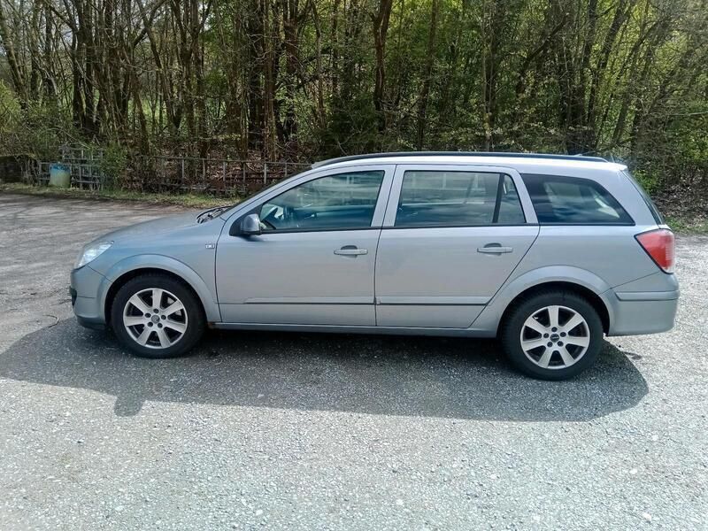 Grau Gebraucht 2006 Opel Astra Kombi | 1.950 € - Bild 1/4
