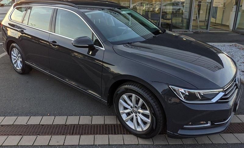 Grau Gebraucht 2018 VW Passat Comfortline Kombi | 16.000 € (Guter Preis) - Bild 1/4