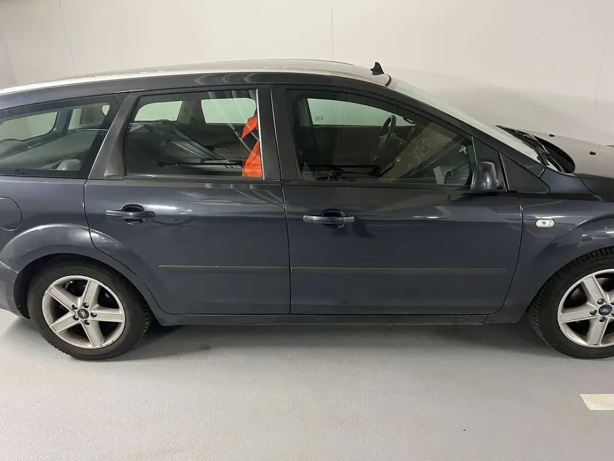 Usata Ford Focus Trend 90 CV (66 kW) 2006 Nero Station wagon