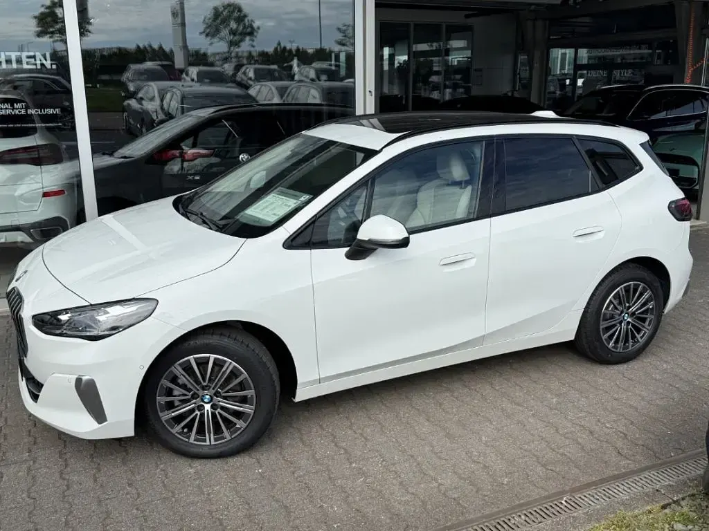 Gebraucht BMW 220 Active Tourer Luxury Line 170 PS (125 kW) 2025 Weiss Van / Kleinbus