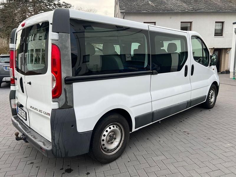 Gebraucht Opel Vivaro 145 PS (106 kW) 2008 Weiß Van / Kleinbus