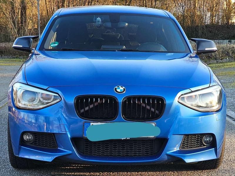 Blau Gebraucht 2015 BMW 116 Sport Line Kleinwagen | 11.700 € - Bild 1/4