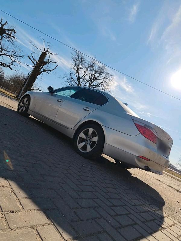 Second-hand BMW 525 177 CP (130 kW) 2006 Argintiu Berlinǎ