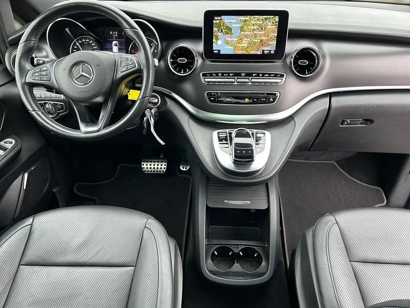 Gebraucht Mercedes V300 Avantgarde Edition 239 PS (175 kW) 2020 Bergkristallweiß metallic Van / Kleinbus