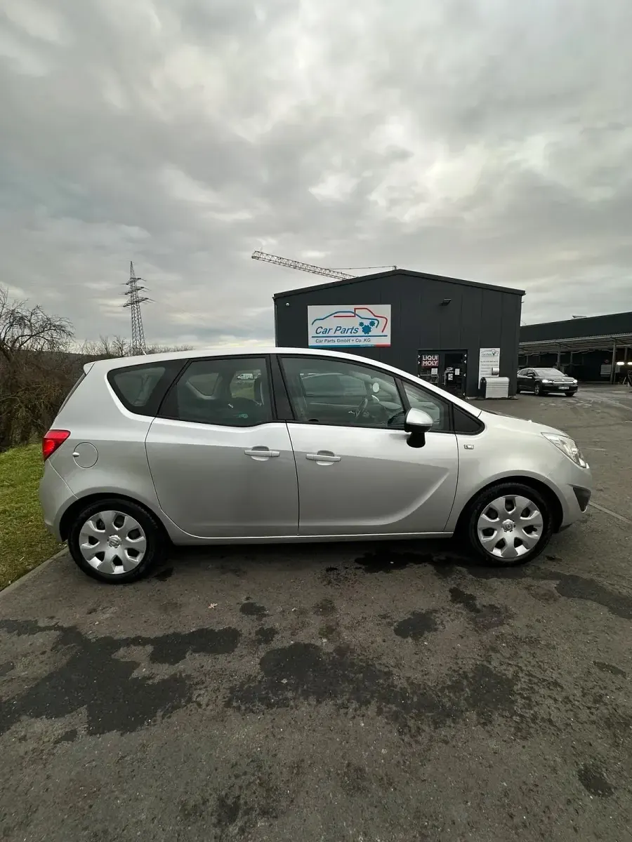 Gebraucht Opel Meriva 101 PS (74 kW) 2010 Silber Van / Kleinbus