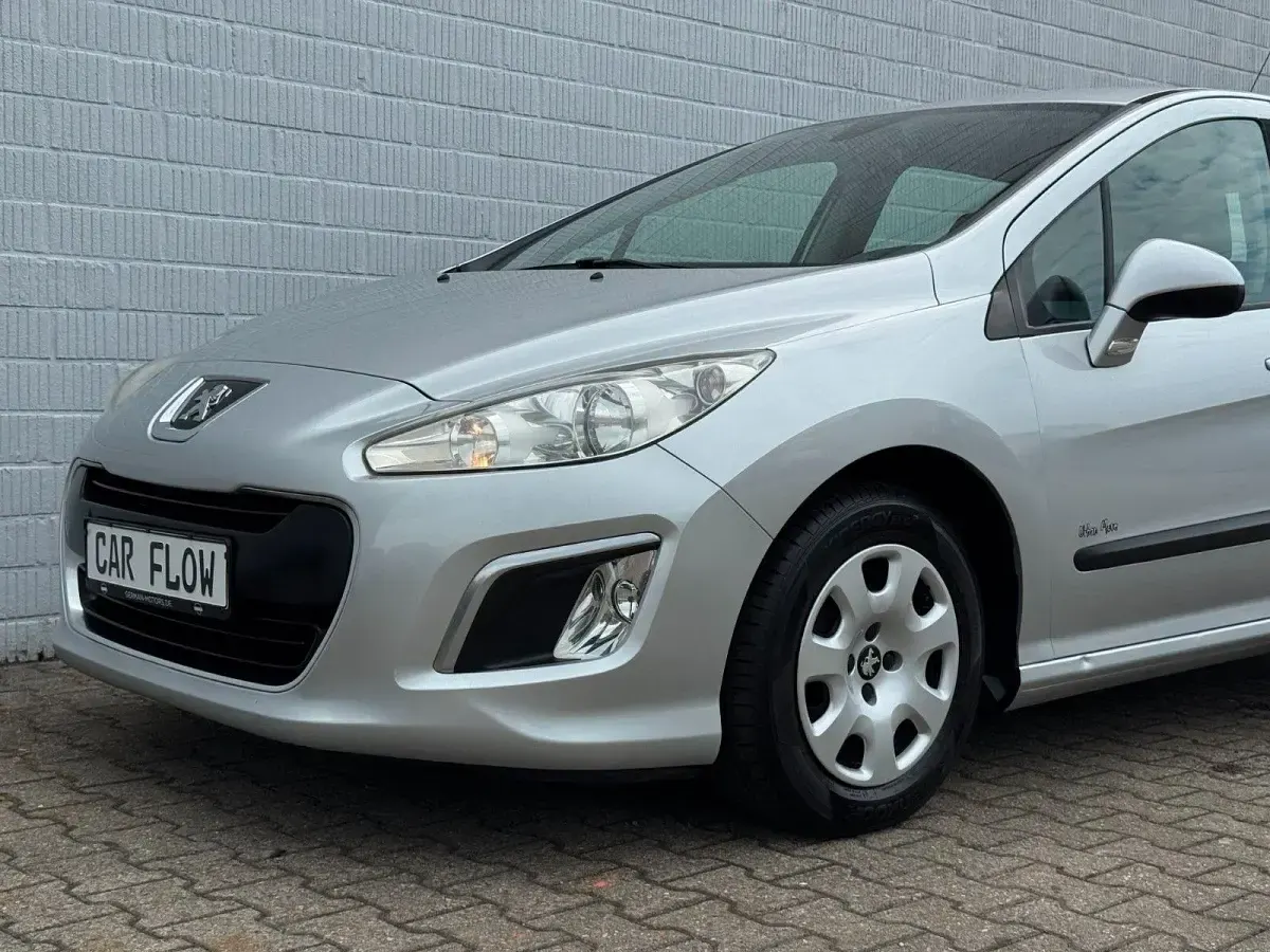 Gebraucht Peugeot 308 Urban Move 111 PS (81 kW) 2011 Grau Limousine