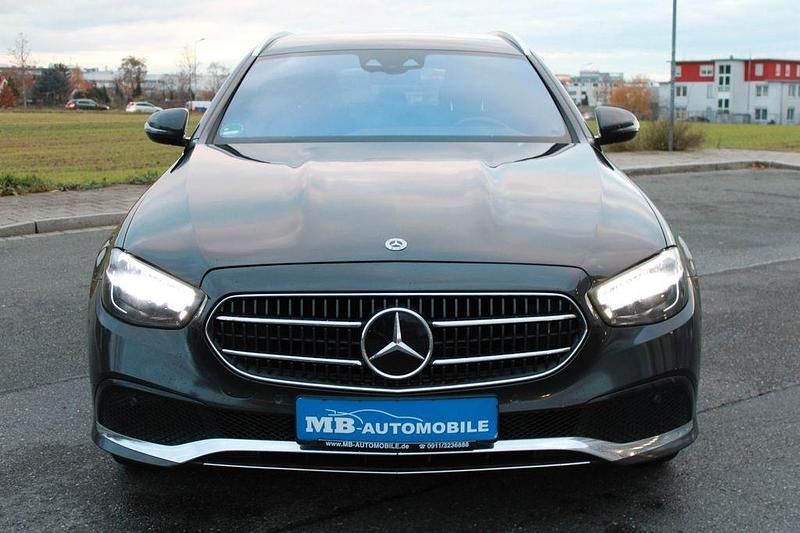 Gebraucht Mercedes E300 194 PS (142 kW) 2022 Grau Limousine