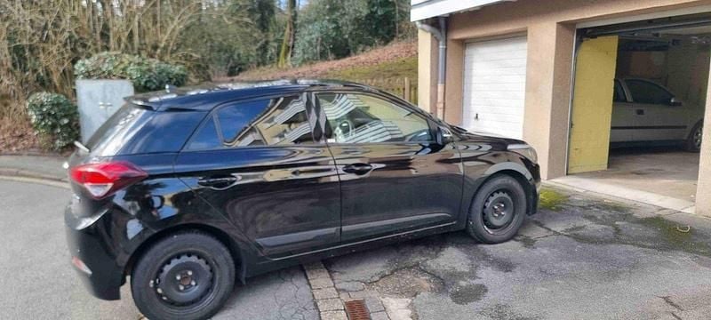 Gebraucht Hyundai i20 Passion 101 PS (74 kW) 2016 Schwarz Kleinwagen