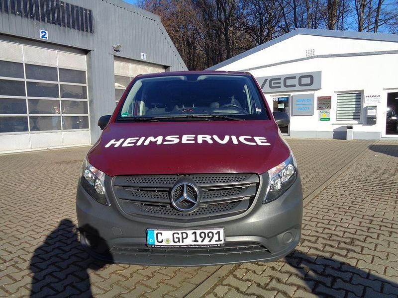 Second-hand Mercedes Vito 136 CP (100 kW) 2019 Roșu Van