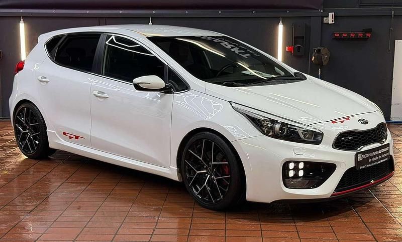 Gebraucht Kia Ceed GT-Track 204 PS (150 kW) 2015 (hw2) deluxeweiss met. Kleinwagen