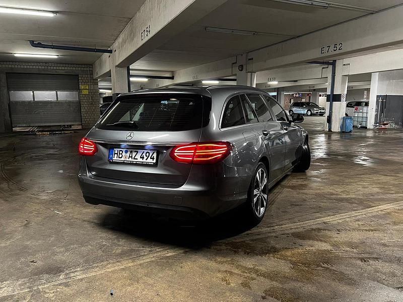Gebraucht Mercedes C220 170 PS (125 kW) 2017 Grau Kombi