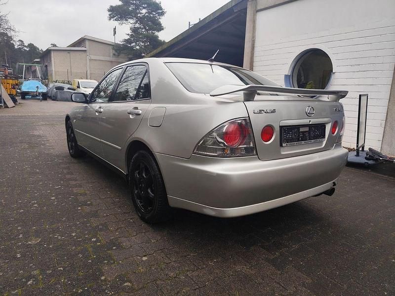 Gebraucht Lexus IS200 155 PS (114 kW) 1999 Silber Limousine