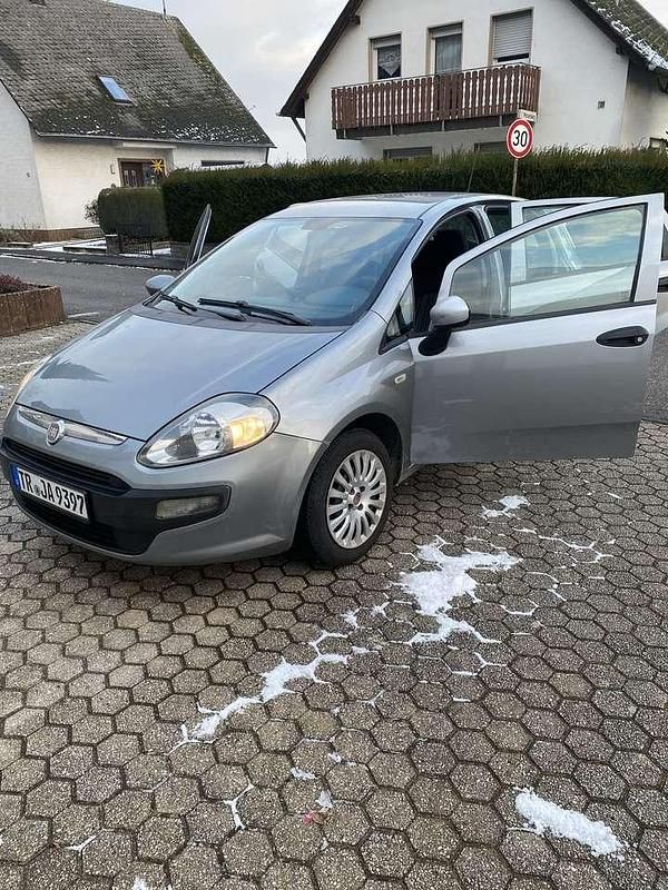 Gebraucht Fiat Punto 73 PS (53 kW) 2010 Grau Kleinwagen