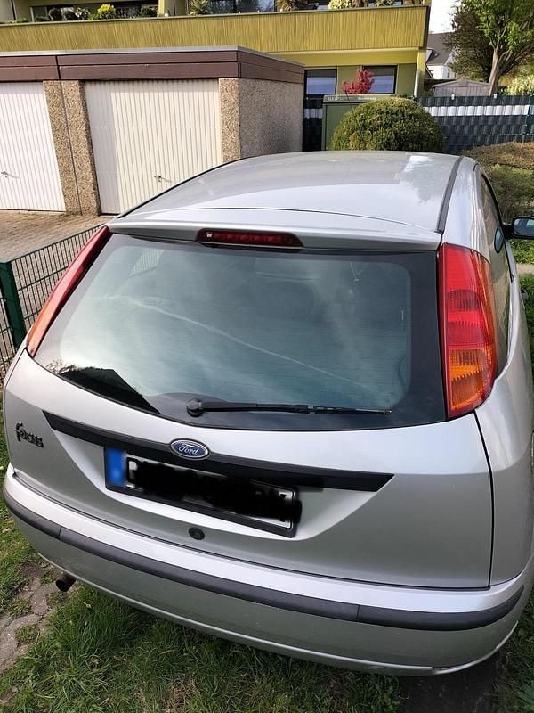 Second-hand Ford Focus 100 CP (73 kW) 2005 Argintiu Hatchback