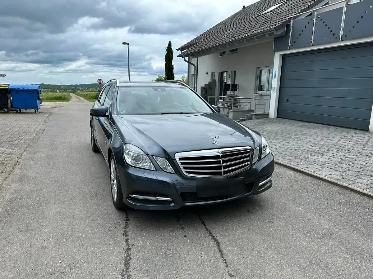 Gebraucht Mercedes E220 170 PS (125 kW) 2012 Grau Kombi