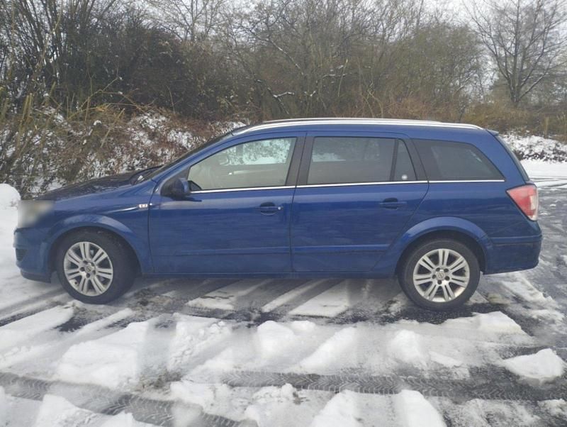 Gebraucht Opel Astra Edition 110 PS (80 kW) 2009 Blau Kombi