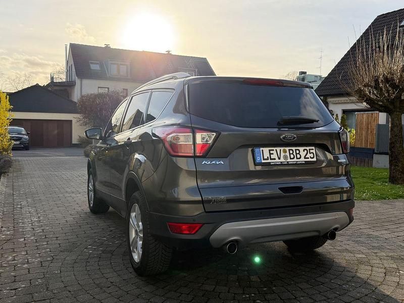 Gebraucht Ford Kuga Cool & Connect 150 PS (110 kW) 2017 Grau SUV