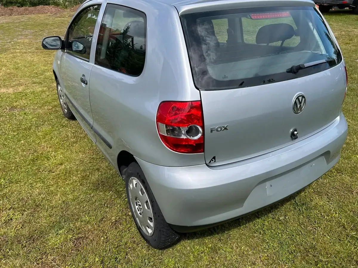 Gebraucht VW Fox 54 PS (39 kW) 2005 Silber Kleinwagen