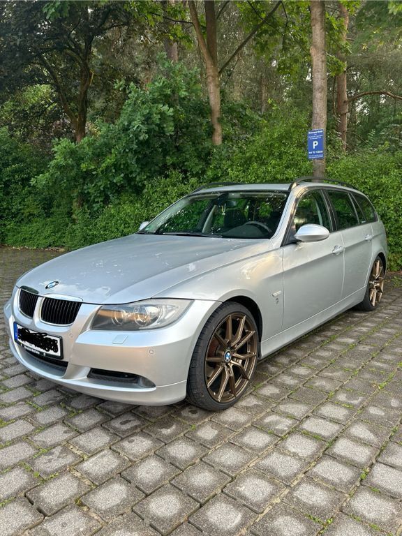 Silber Gebraucht 2006 BMW 318 Kombi | 2.700 € (Superpreis) - Bild 1/4
