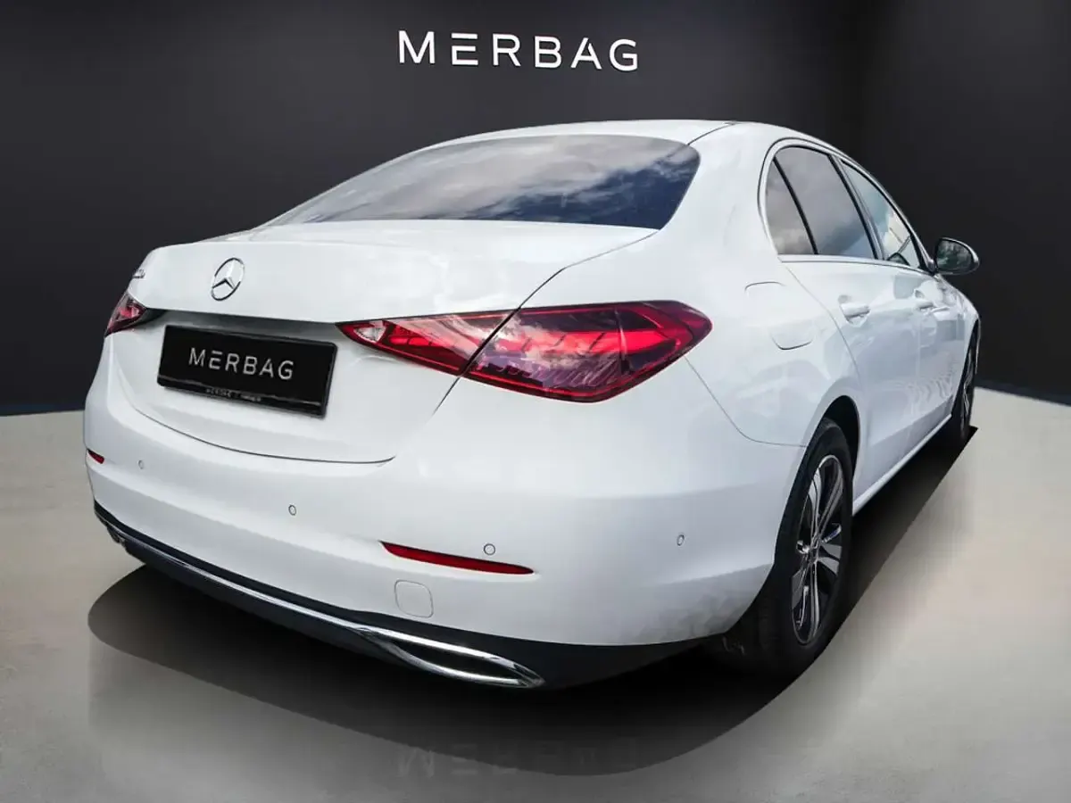 Gebraucht Mercedes C300e Avantgarde 313 PS (230 kW) 2024 Weiß Limousine