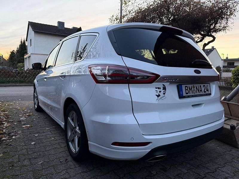 Gebraucht Ford S-MAX Titanium 209 PS (153 kW) 2016 Weiß Van / Kleinbus