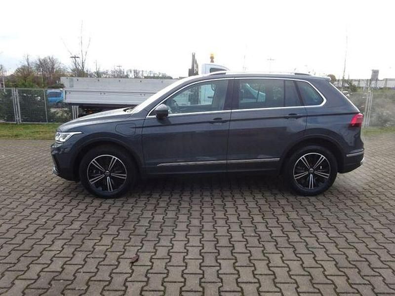 Gebraucht VW Tiguan Elegance 245 PS (180 kW) 2023 Grau SUV