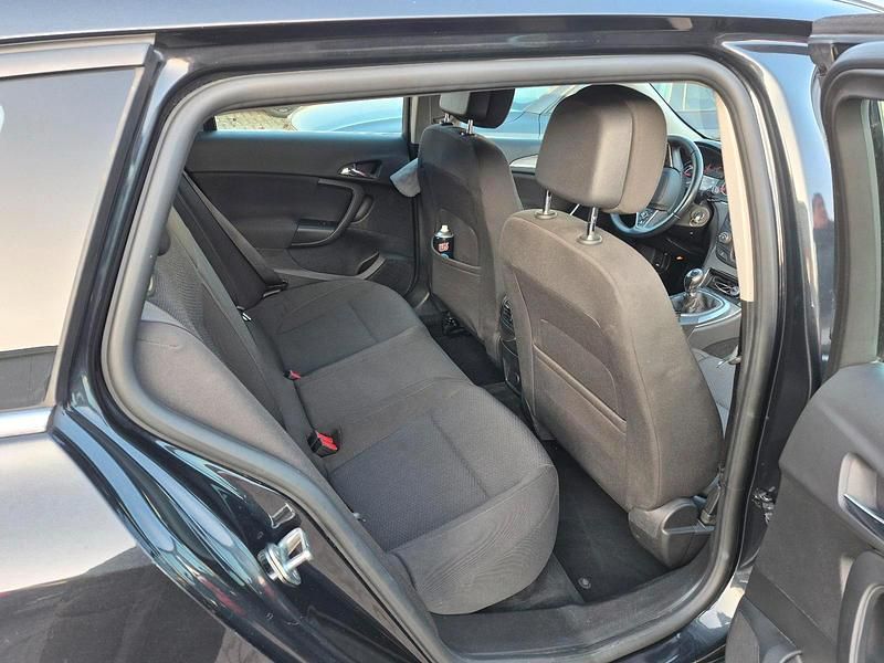 Gebraucht Opel Insignia 140 PS (102 kW) 2014 Schwarz Kombi