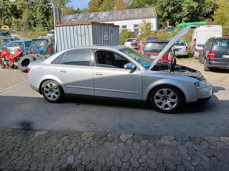 Silber Gebraucht 2001 Audi A4 Limousine | 1.200 € - Bild 1/4