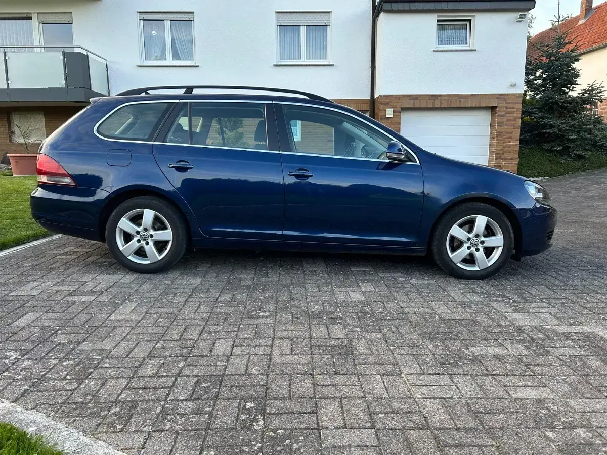 Gebraucht VW Golf VI 105 PS (77 kW) 2010 Blau Kleinwagen