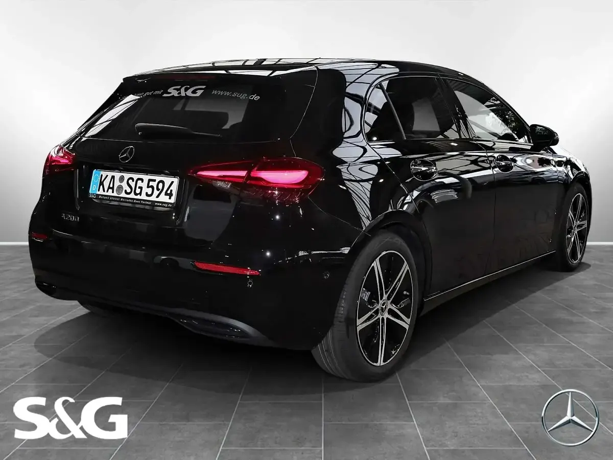 Gebraucht Mercedes A200 Progressive 163 PS (119 kW) 2026 Unilack nachtschwarz Limousine