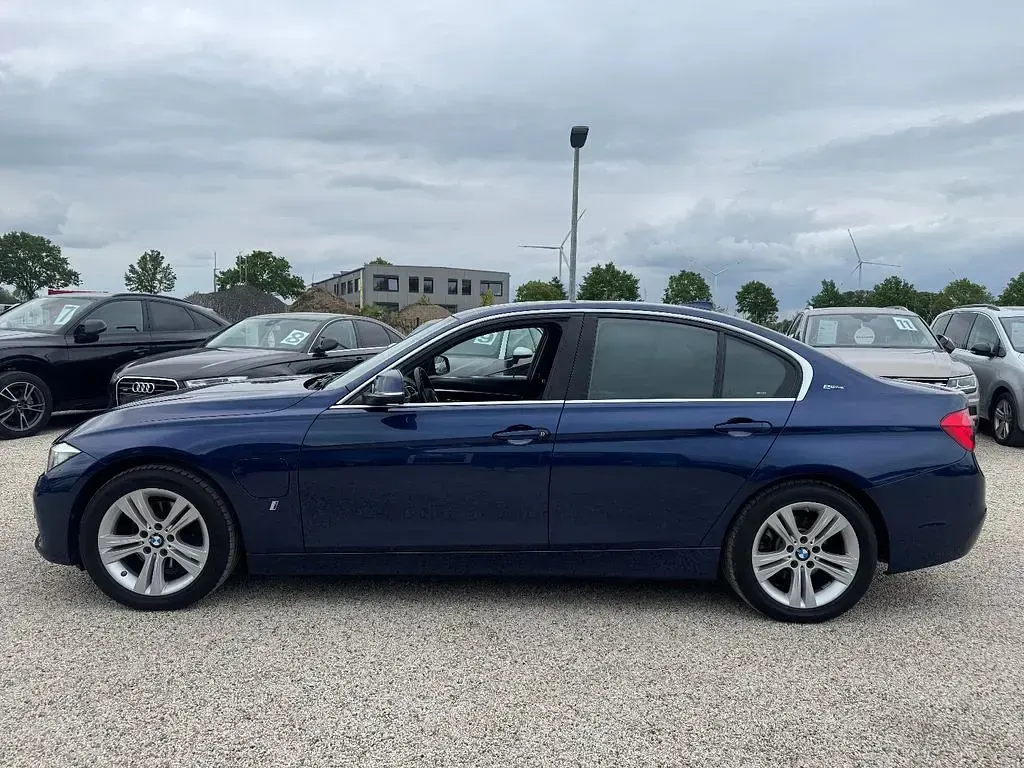 Gebraucht BMW 330e iPerformance 184 PS (135 kW) 2016 Blau Limousine