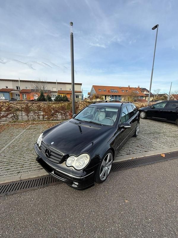 Schwarz Gebraucht 2006 Mercedes C320 Kombi | 3.000 € (Etwas zu teuer) - Bild 1/4