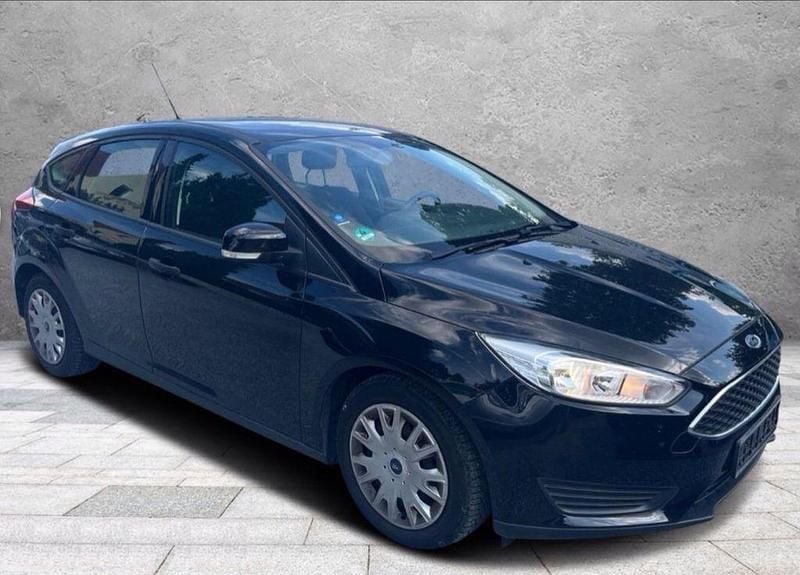 Gebraucht Ford Focus Ambiente 101 PS (74 kW) 2016 Schwarz Limousine