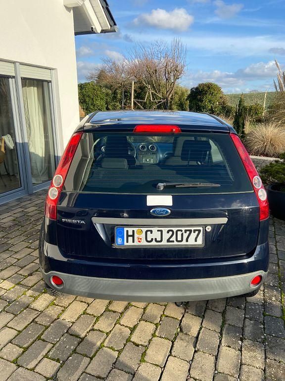Gebraucht Ford Fiesta Ambiente 60 PS (44 kW) 2007 Blau Kleinwagen