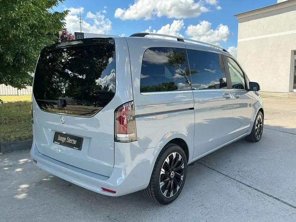 Gebraucht Mercedes V250 Avantgarde 190 PS (139 kW) 2025 Alpingrau Van / Kleinbus