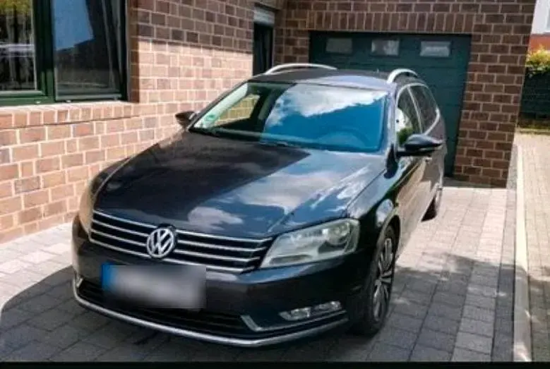 Gebraucht VW Passat 140 PS (102 kW) 2011 Grau Kombi
