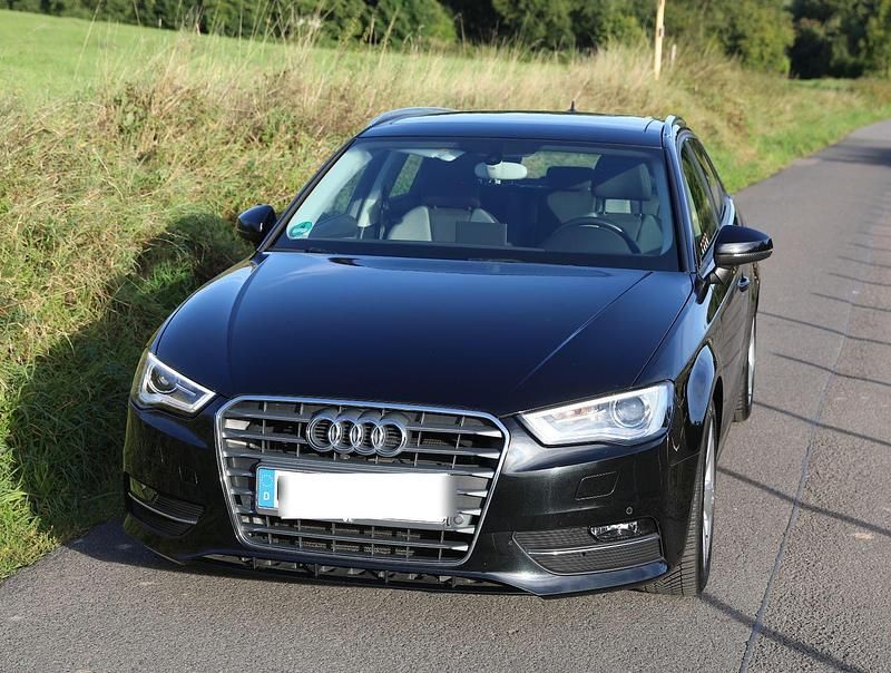 Schwarz Gebraucht 2015 Audi A3 Sportback Ambition Kombi | 14.999 € (Guter Preis) - Bild 1/4