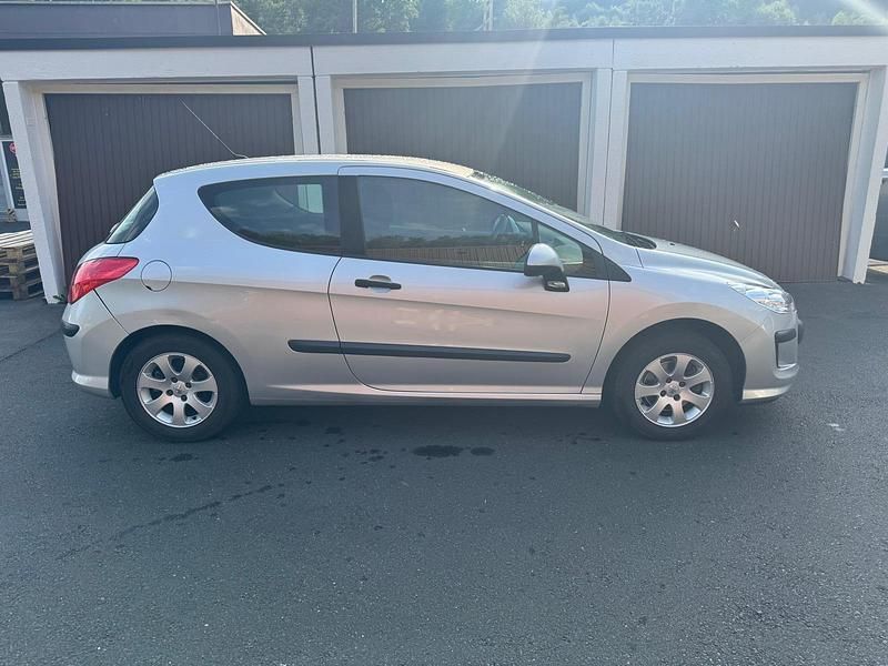 Silber Gebraucht 2010 Peugeot 308 Kleinwagen | 2.850 € (Fairer Preis) - Bild 1/4