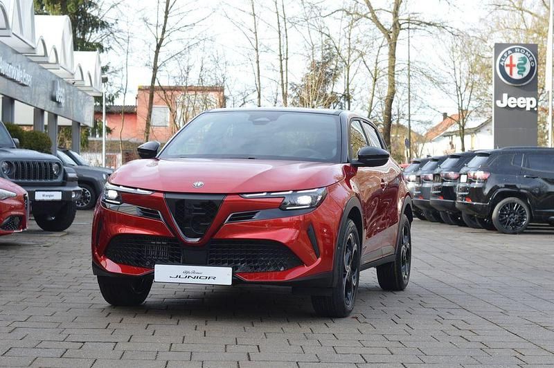 Neu Alfa Romeo Junior Edizione Speciale 145 PS (106 kW) 2026 Rot SUV