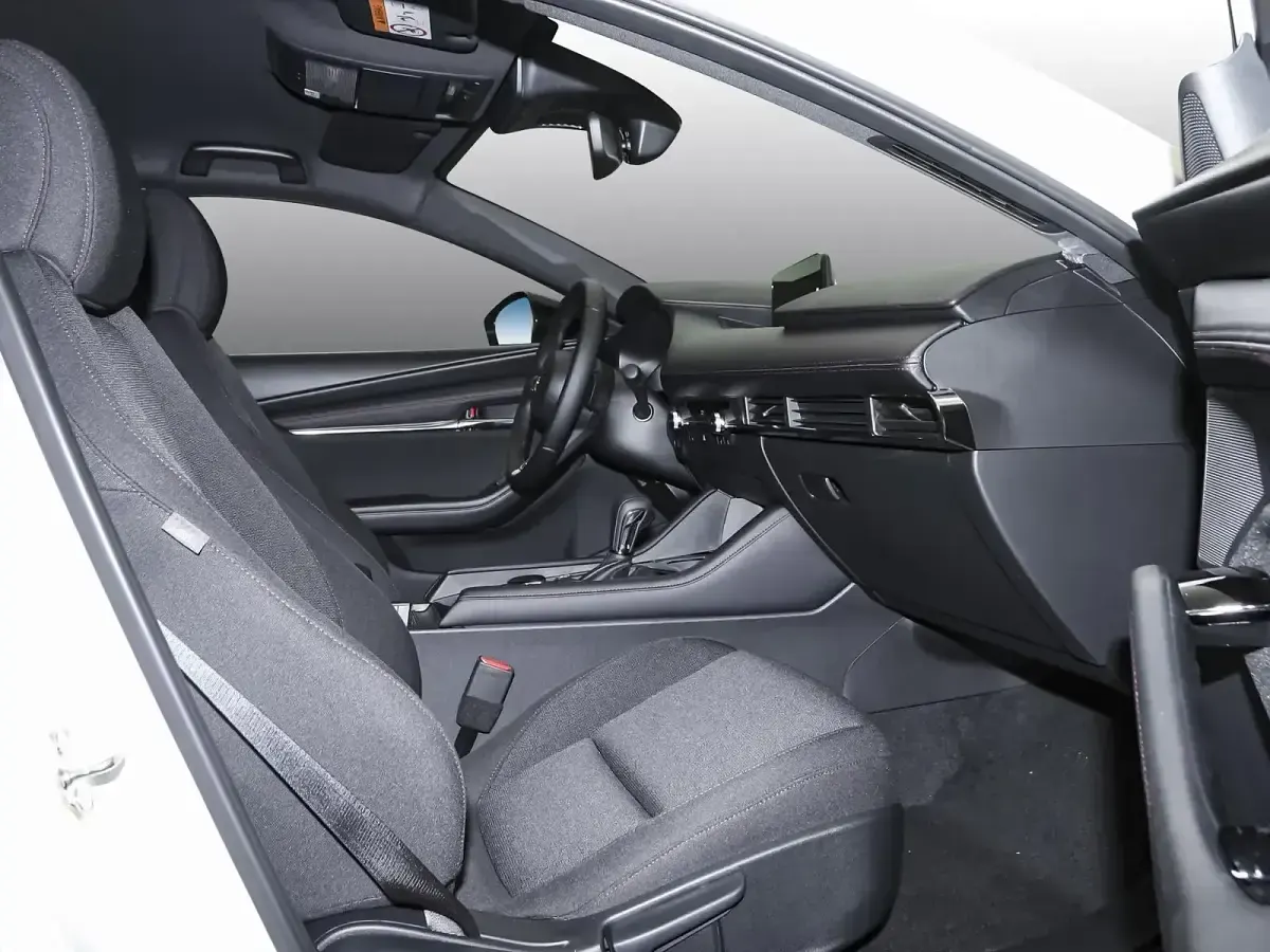 Neu Mazda 3 Homura-Line 140 PS (102 kW) 2026 Arctic white (weiß) Limousine
