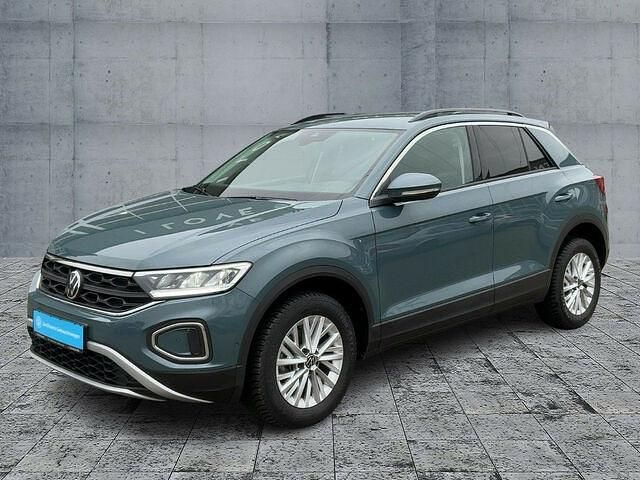 Gebraucht VW T-Roc Life 116 PS (85 kW) 2024 Petroleum blue metallic SUV